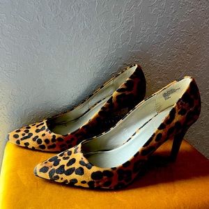 Leopard size 10 pumps